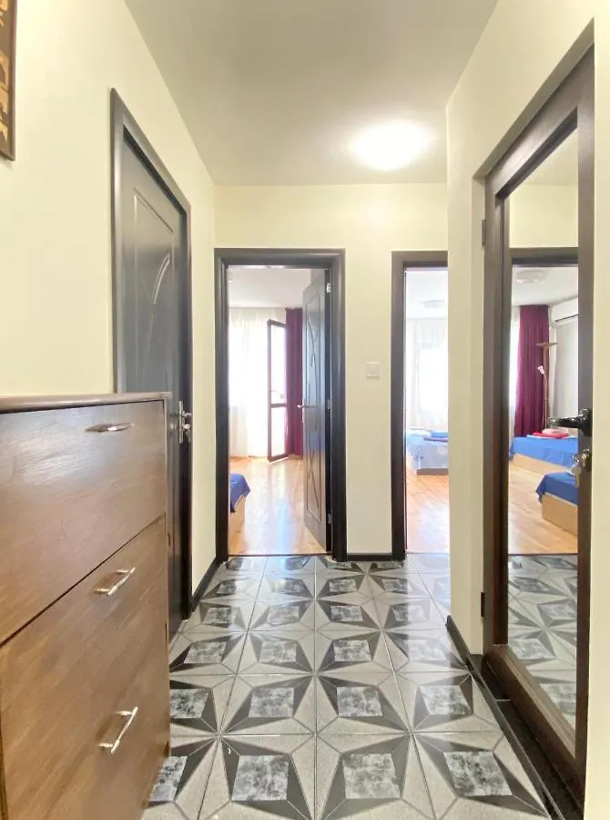 Lovely 2 Bedroom Apartment For 6 Guest In בורגאס 0*,