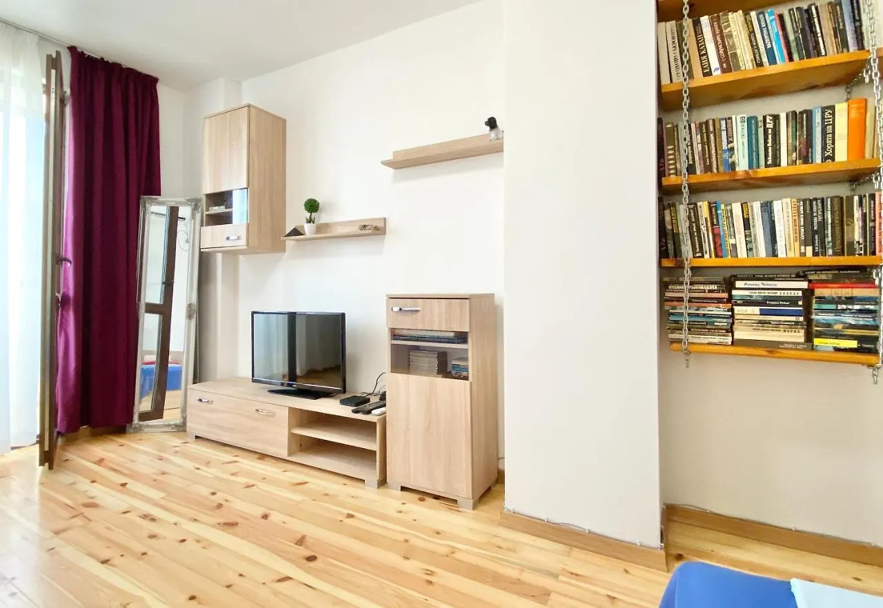 Lovely 2 Bedroom Apartment For 6 Guest In בורגאס