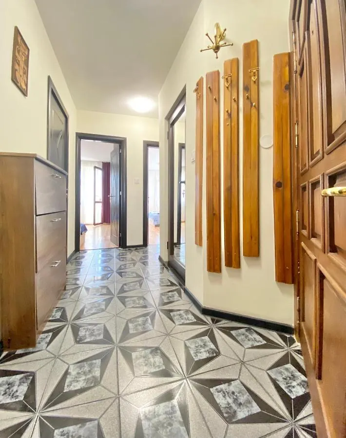 Lovely 2 Bedroom Apartment For 6 Guest In בורגאס
