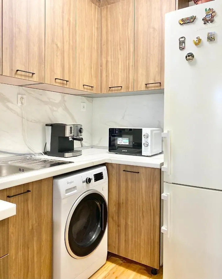 Lovely 2 Bedroom Apartment For 6 Guest In בורגאס